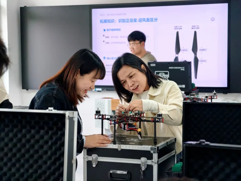 携手重庆市春珲人文技工学校 -共建无人机应用技术教学基地